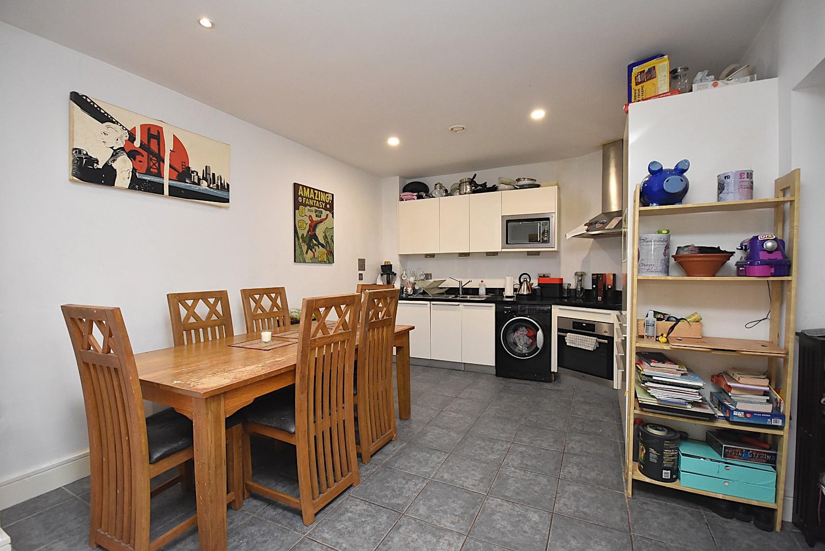 21 Courtlands, Hayes Point, Sully, CF63 2PN